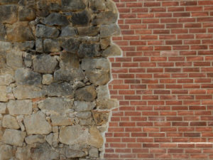 Detailaufnahme der historischen Mauer im Melanchthonarten