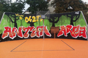 Streetball-Anlage mt Graffiti "Antifa Area" an der Connewitzer Spitze