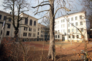 Blick auf das Schulgebäude des Goethegymnasium